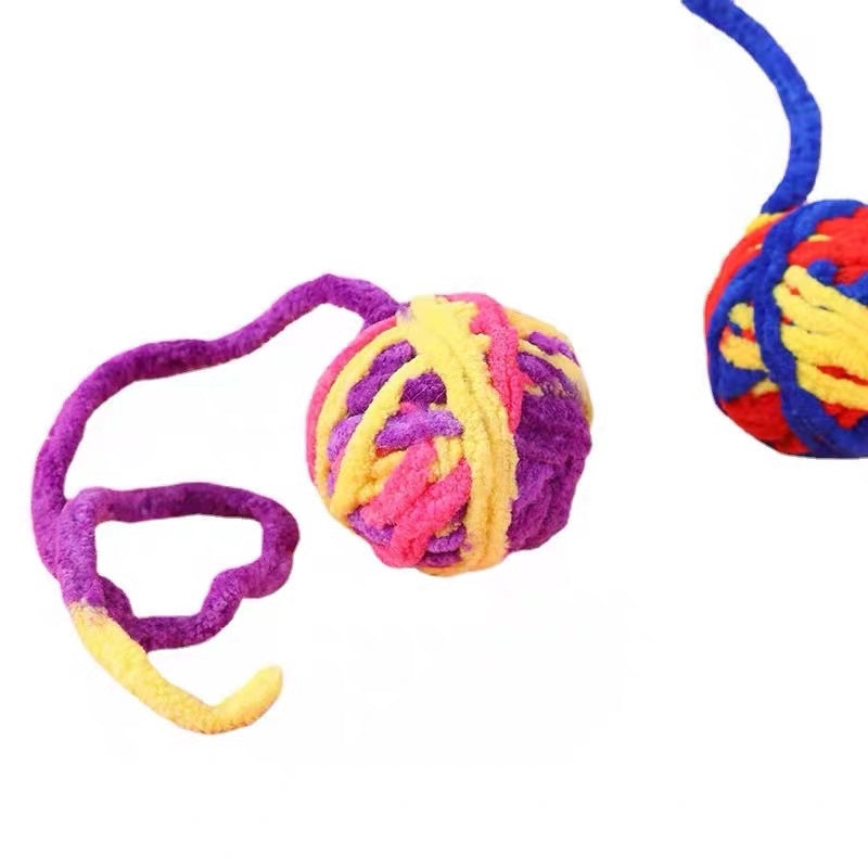 [SG Stock] Cat chaser ball fluffy wool yarn pompom 5cm with tail