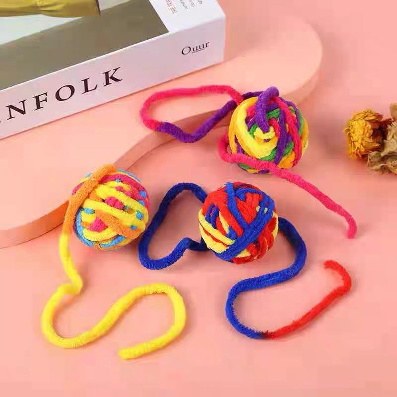 [SG Stock] Cat chaser ball fluffy wool yarn pompom 5cm with tail