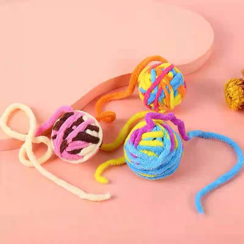 [SG Stock] Cat chaser ball fluffy wool yarn pompom 5cm with tail