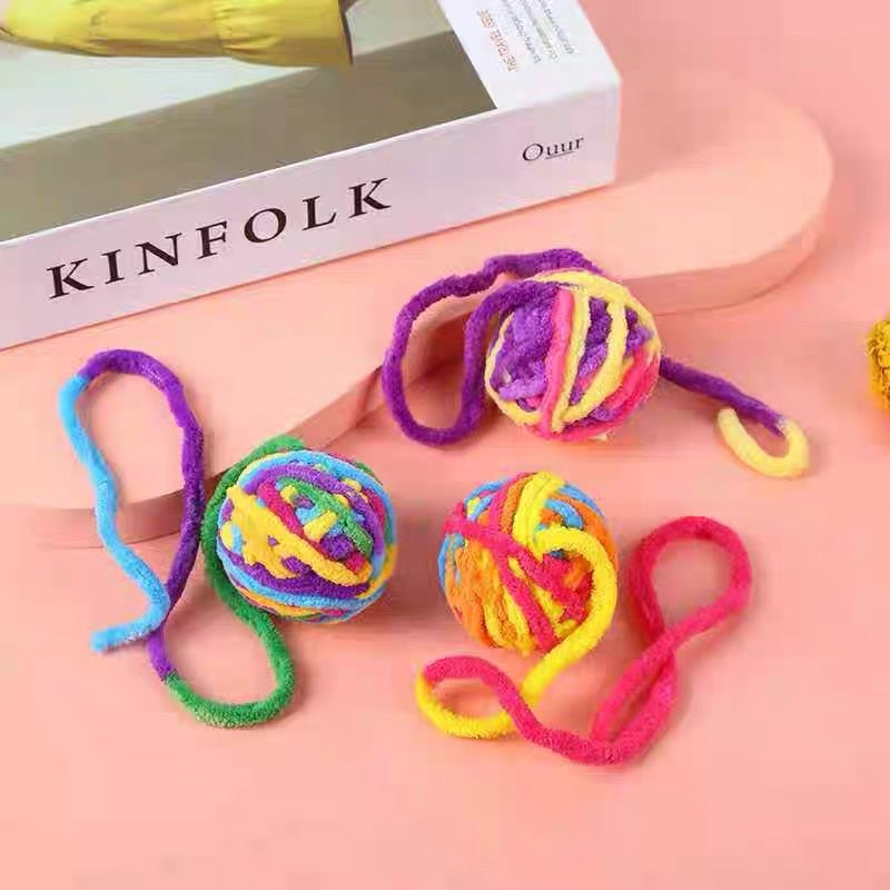 [SG Stock] Cat chaser ball fluffy wool yarn pompom 5cm with tail