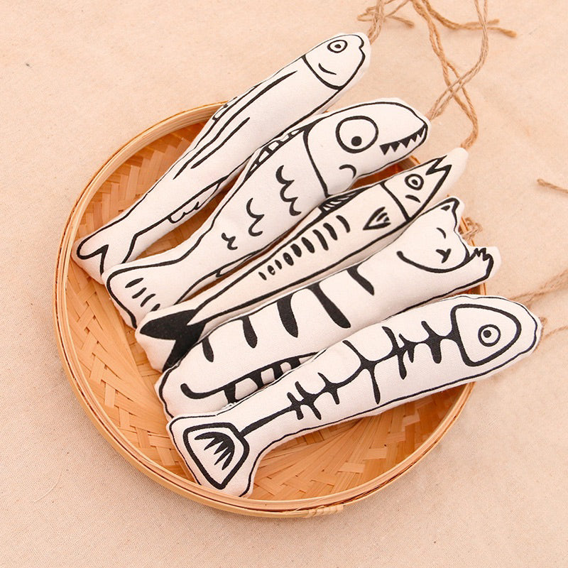 Cat toy catnip fish 🐠 black white design pet chaser
