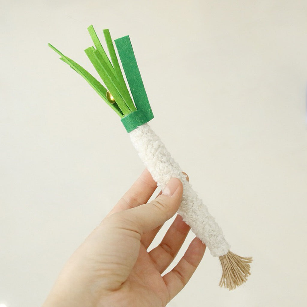 Cat Bitting Toy Catnip Chew Chaser Green Onion and Celery Carrot Pet Toy
